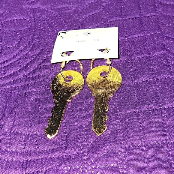 Gold Tone Key Style Pierced Earrings - Picture 4 of 4
